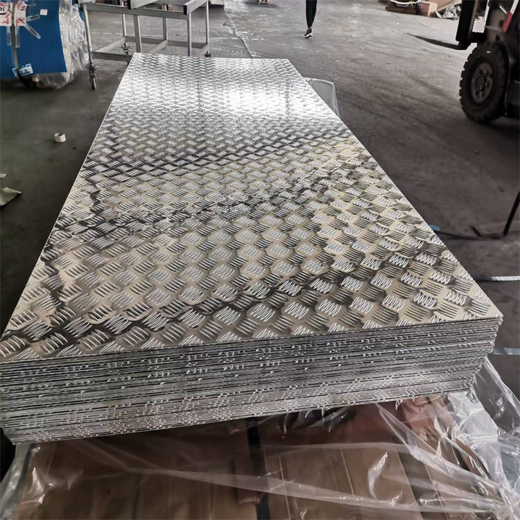 五条筋花纹铝板